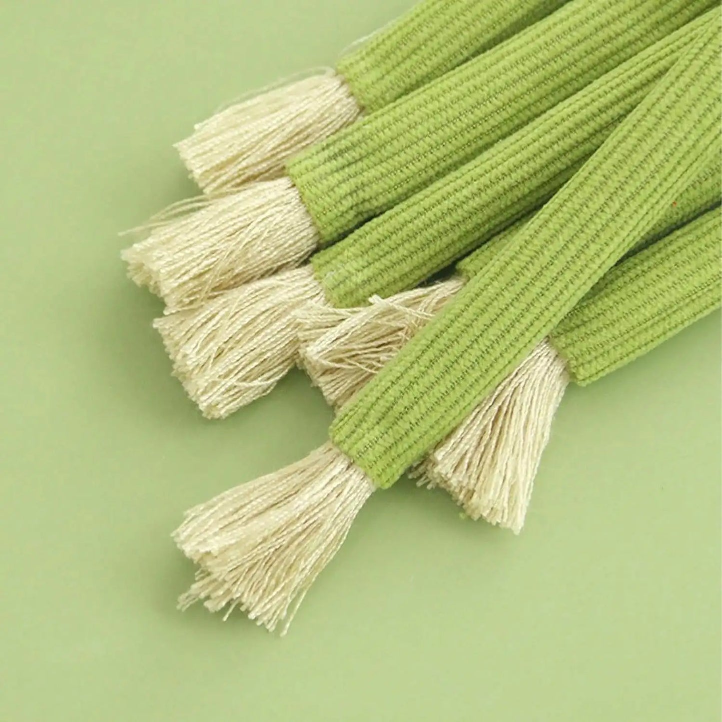 1pc Realistic Celery & Silvervine Cat Toy With Bell, Durable Chew Toy For Pets