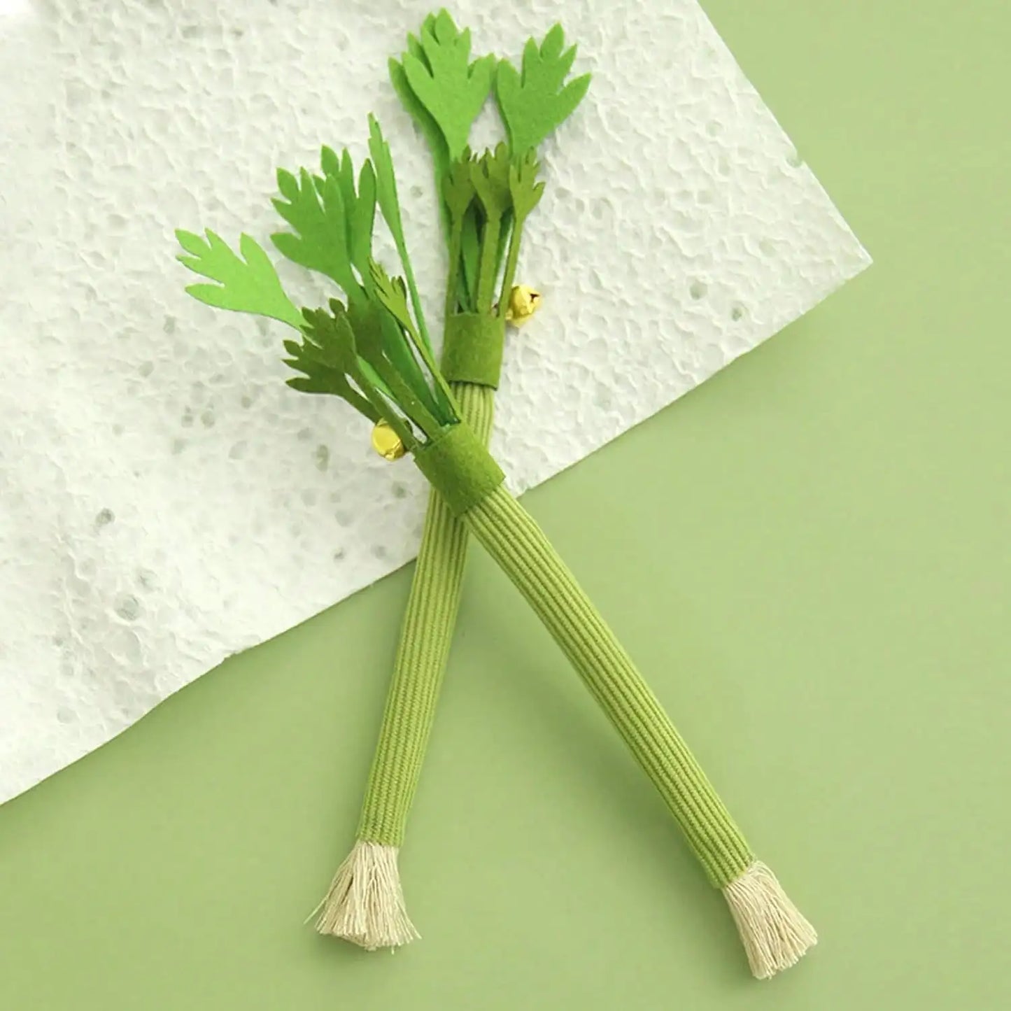1pc Realistic Celery & Silvervine Cat Toy With Bell, Durable Chew Toy For Pets